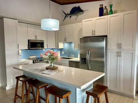 Sunrise Escape - Ocean Front Villa - Sleeps 10 Apartment in Key Largo