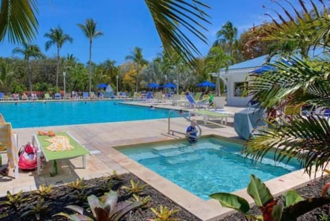 Hot Tub, Swimming pool