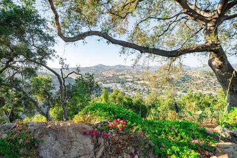 Casa Via Zara - Sweeping Mountain Views with Pool House in Fallbrook