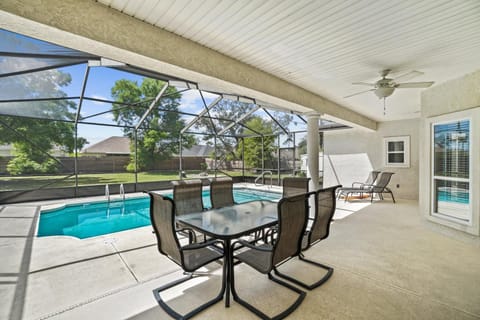 Balcony/Terrace, Swimming pool, sunbed