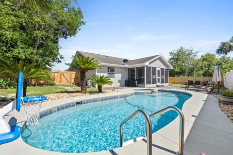 Property building, Patio, Pool view, Swimming pool, sunbed