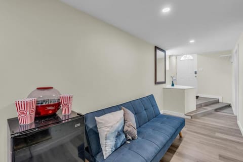 Blue Home Closest to Falls- Lower Suite by Clifton Hill House in Niagara Falls