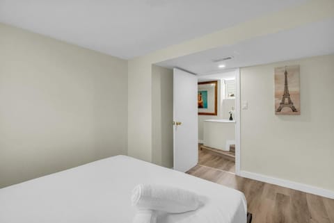 Blue Home Closest to Falls- Lower Suite by Clifton Hill House in Niagara Falls