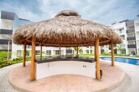 Cozy 2-Bedroom Retreat with Pool Access Apartment in Manzanillo