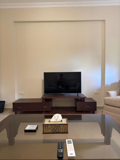 Communal lounge/ TV room, TV and multimedia, Living room, Seating area, Evening entertainment