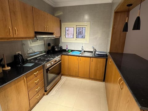 Coffee/tea facilities, Kitchen or kitchenette, oven, stove, toaster