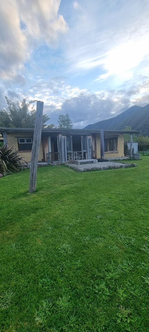 Kotuku Studio House in Tasman District, Tasman, New Zealand