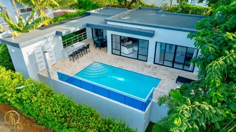 Day, Pool view, Swimming pool, sunbed