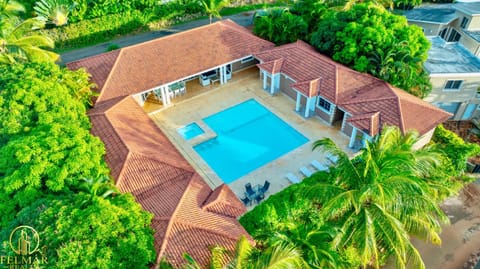 Pool view, Swimming pool, sunbed