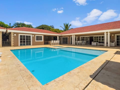 Day, Pool view, Swimming pool, sunbed