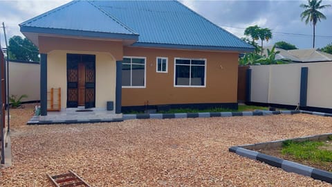 Property building, Day, Garden, Garden view