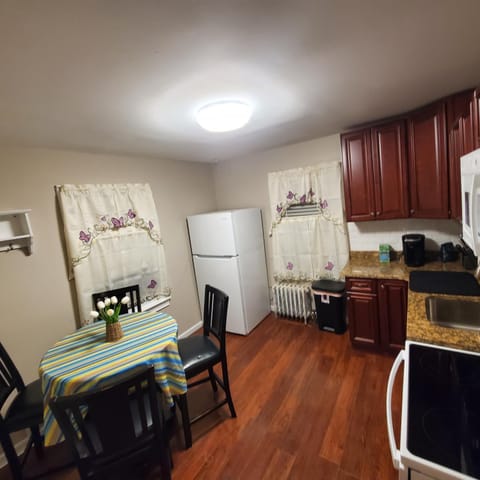 Adorable 2 Bedrooms in Bellerose NY Apartamento in Floral Park