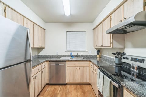 Convenient Getaway Close to Autzen Stadium Apartment in Eugene