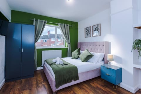 Bed, Photo of the whole room, Bedroom, towels, wardrobe