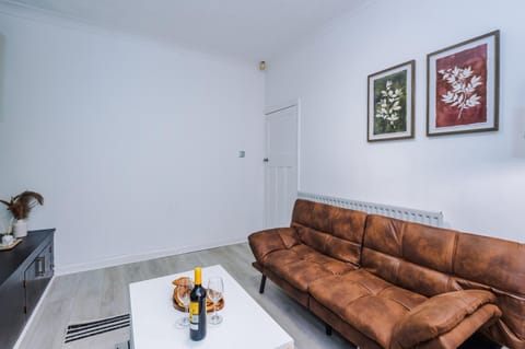 Communal lounge/ TV room, TV and multimedia, Living room, Seating area