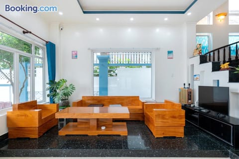 Communal lounge/ TV room, TV and multimedia, Living room, Seating area, Evening entertainment