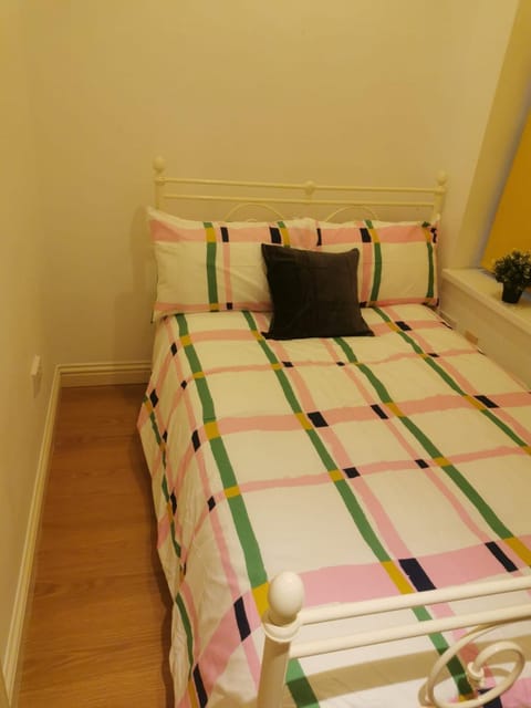 Lovely Double Room near Train Station and University Vacation rental in Northampton