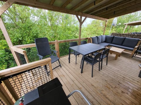 Patio, Dining area