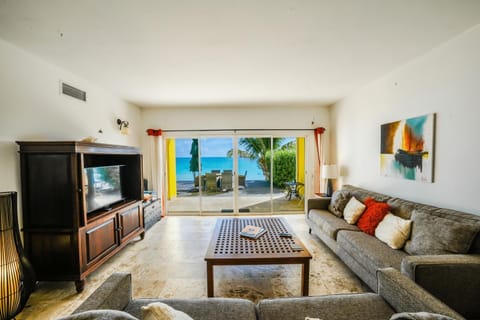 Cocos Beachfront Heaven Apartment in Simpson Bay