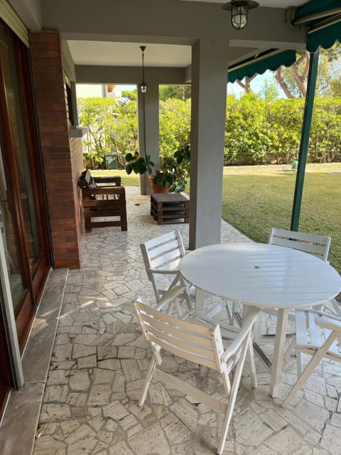 Garden, Dining area, Garden view