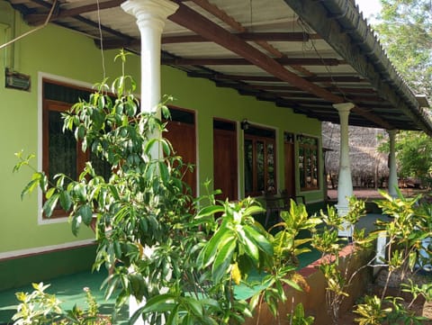 SIGIRI HUNTER HOMESTAY Hostel & Guide Room Vacation rental in Dambulla