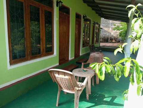 SIGIRI HUNTER HOMESTAY Hostel & Guide Room Vacation rental in Dambulla