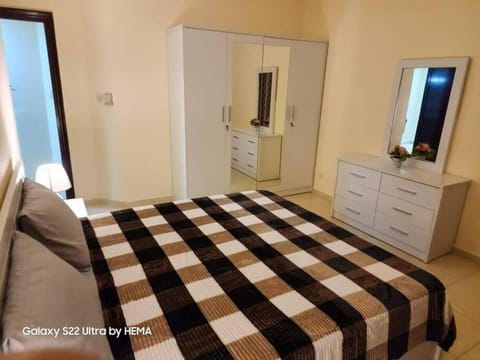 غرفتين وصاله بشارع الشيخ خليفه بعجمان Apartment in Ajman