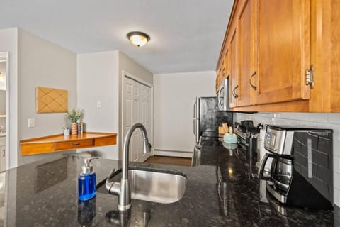 Charming Single Family Attached Apartamento in Vernon Rockville