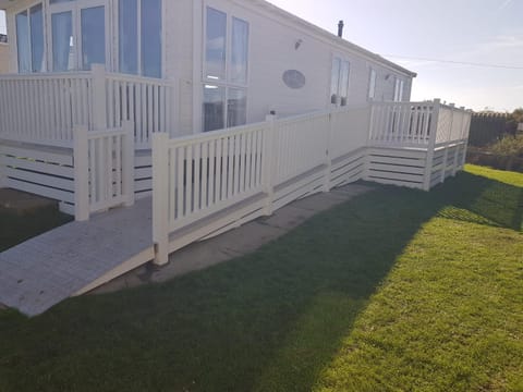 Sunny corner Apartment in Selsey