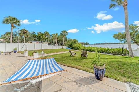 Day, Garden, Garden view, Lake view