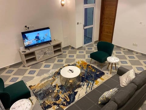 TV and multimedia, Living room, Seating area, Evening entertainment