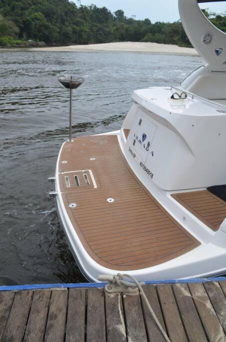 Lancha Life Party Docked boat in São Sebastião