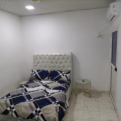 Bed, Photo of the whole room, Bedroom, air conditioner