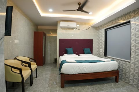 Bed, Photo of the whole room, Bedroom, air conditioner