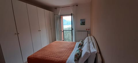 View (from property/room), Bedroom, Lake view, Mountain view