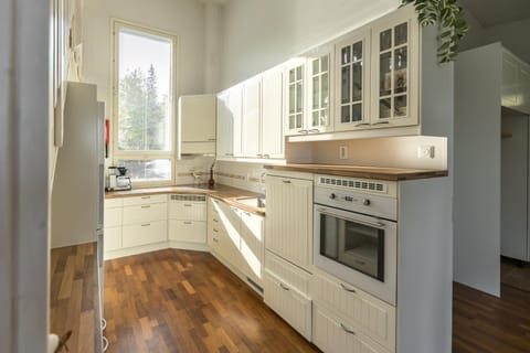 Kitchen or kitchenette, dishwasher, oven, stove