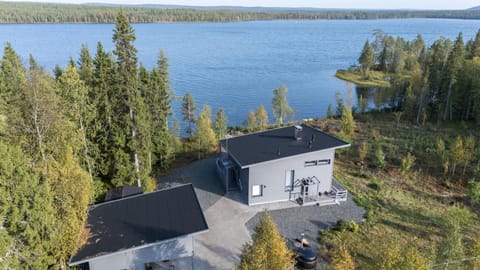 Property building, Day, Natural landscape, Bird's eye view, Beach, Lake view