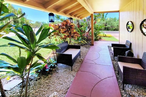 Paradise retreat! Plunge Pool, Hot Tub, AC! House in Princeville