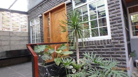 Lazy-Nest Homestay House in Muntinlupa