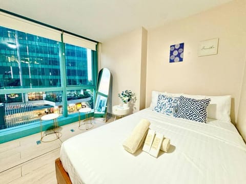 COZI 2 Bedroom Serene Uptown Condo Grand Hyatt BGC Apartment in Makati