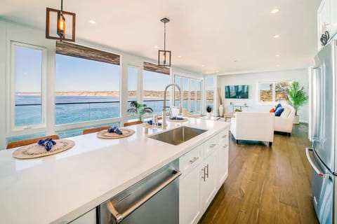 Spectacular La Jolla Cove Compound Villa in La Jolla