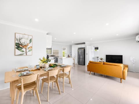 Central Sunnybank 4 Bedrooms Home, Family Friendly House in Brisbane