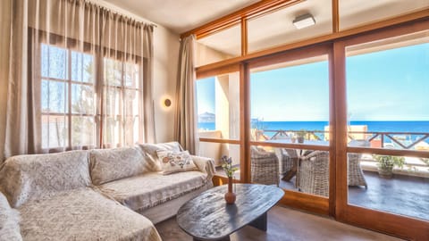 Balcony/Terrace, Living room, Seating area, Sea view