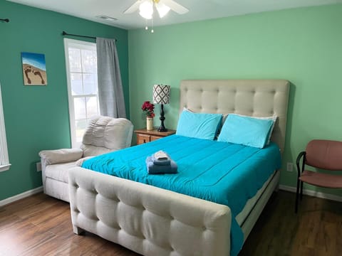 Comfortable Rooms in A Single Family House in Chapel Hill near UNC Duke RTP Vacation rental in Carrboro