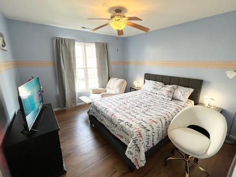 Comfortable Rooms in A Single Family House in Chapel Hill near UNC Duke RTP Vacation rental in Carrboro