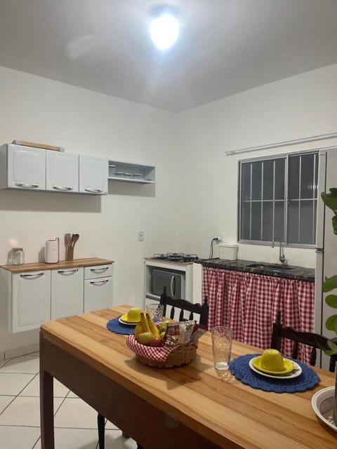 Kitchen or kitchenette, Dining area, stove