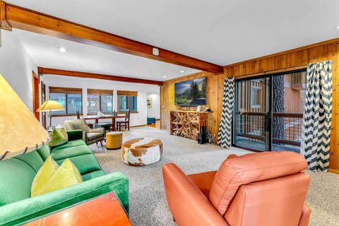 Northstar Retreat with Hot Tub & FREE Shuttle Access House in Northstar Drive