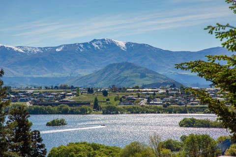 Sunny cottage with lake views House in Queenstown