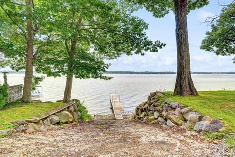 Sunset Heaven - Modern Lake House with Spa Villa in Lake Champlain