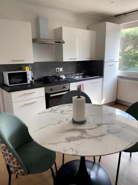 Kitchen or kitchenette, Dining area, kitchen